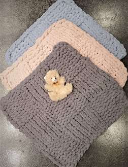 Precious Chunky Knit Mini-Blanket